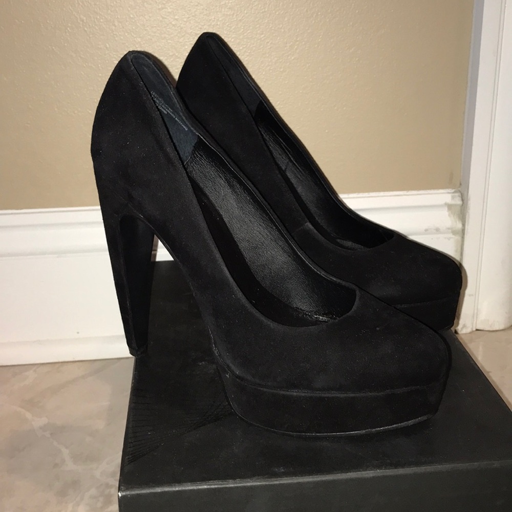 ✨Last Chance!✨ TROUVE Suede Black 9.5